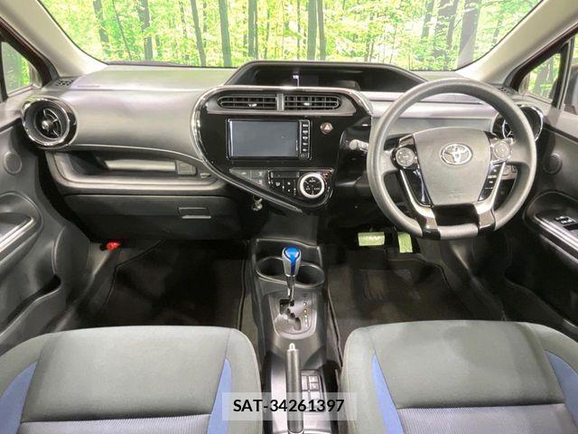 Toyota AQUA 2017-12 8244593-1