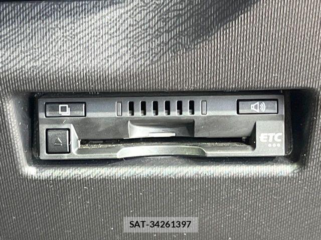 Toyota AQUA 2017-12 8244593-5