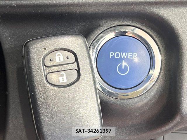 Toyota AQUA 2017-12 8244593-6