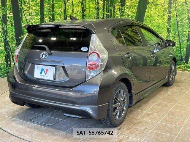 Toyota AQUA 2013-09 8244605-16