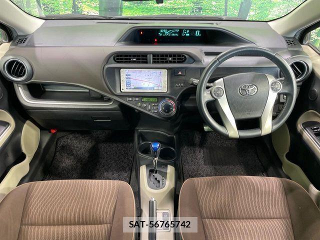 Toyota AQUA 2013-09 8244605-1