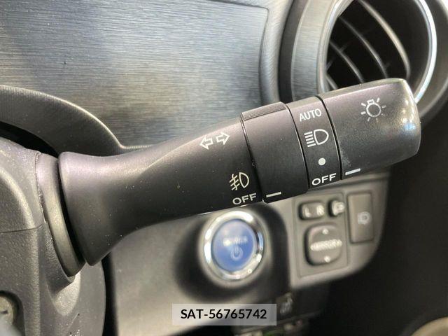 Toyota AQUA 2013-09 8244605-5