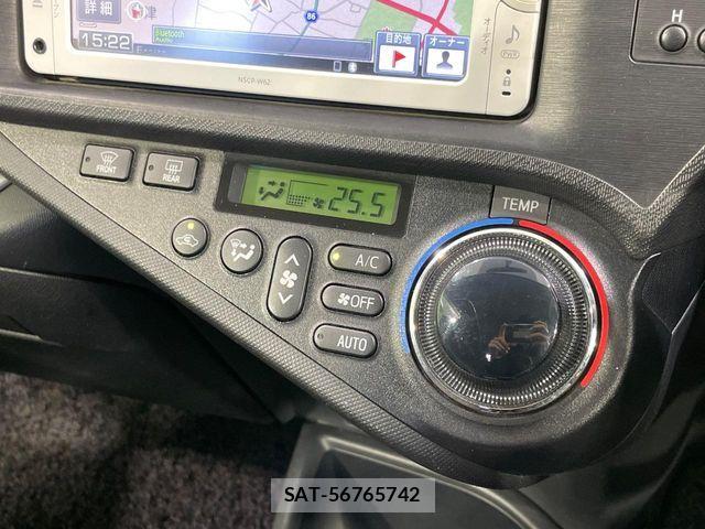 Toyota AQUA 2013-09 8244605-6
