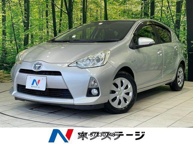 Toyota AQUA 2013-08 8244604-0