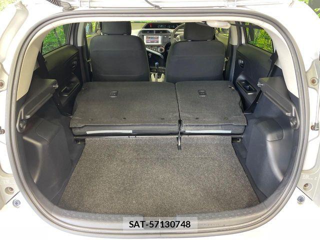 Toyota AQUA 2013-08 8244604-9