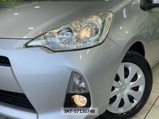 Toyota AQUA 2013-08 8244604-11