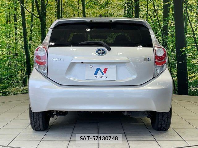 Toyota AQUA 2013-08 8244604-14