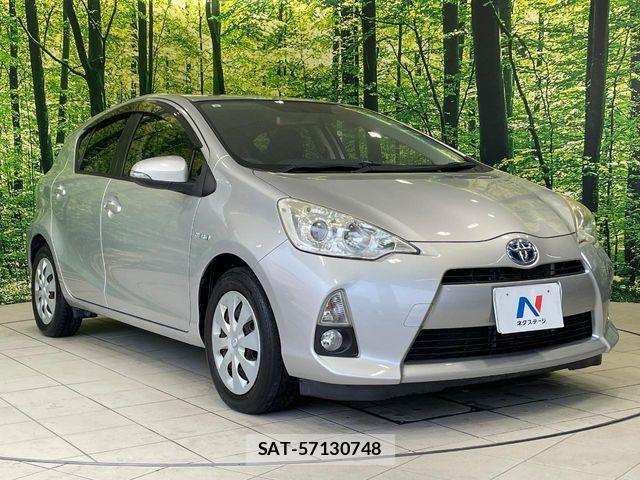 Toyota AQUA 2013-08 8244604-15