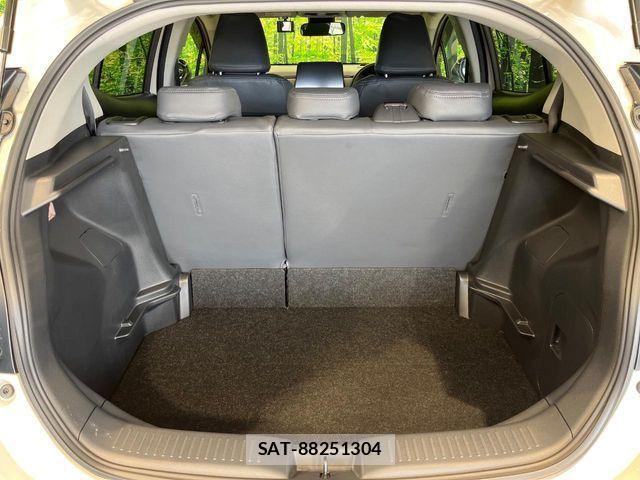 Toyota AQUA 2023-04 8244583-9