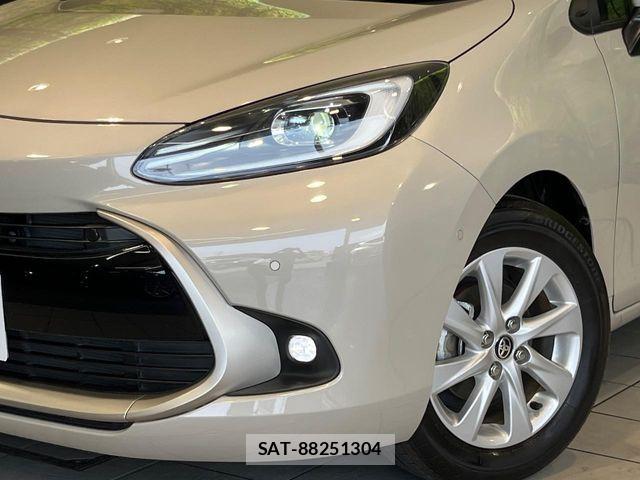 Toyota AQUA 2023-04 8244583-11
