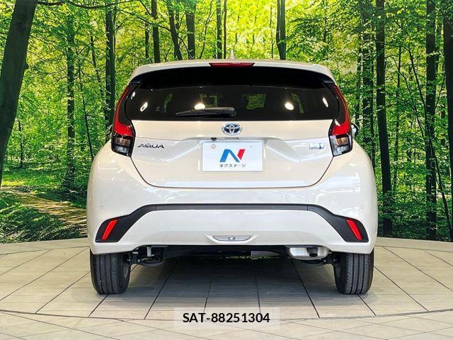 Toyota AQUA 2023-04 8244583-14