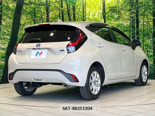 Toyota AQUA 2023-04 8244583-16