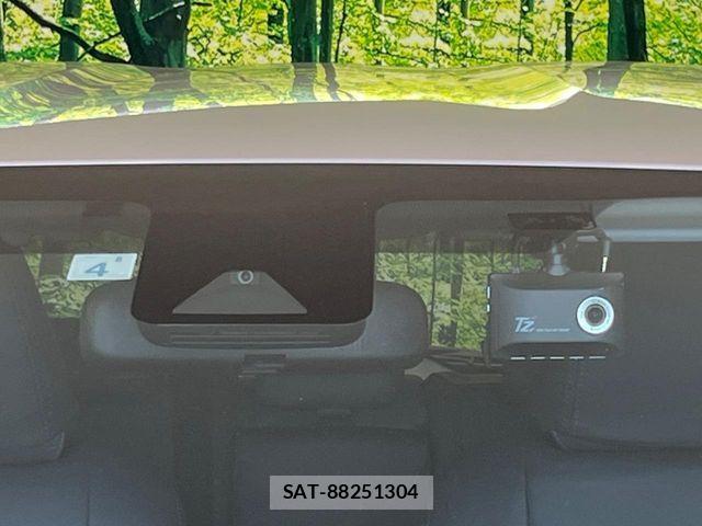 Toyota AQUA 2023-04 8244583-4