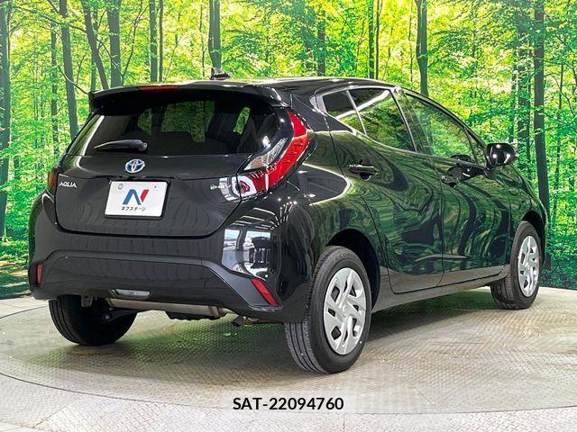 Toyota AQUA 2025-02 8244580-17