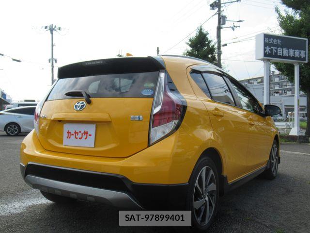 Toyota AQUA 2016-04 8244596-1