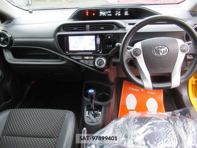 Toyota AQUA 2016-04 8244596-3