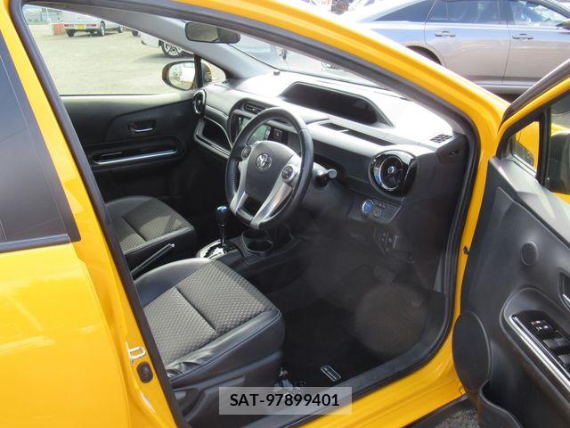 Toyota AQUA 2016-04 8244596-4