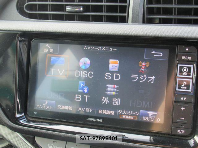 Toyota AQUA 2016-04 8244596-6