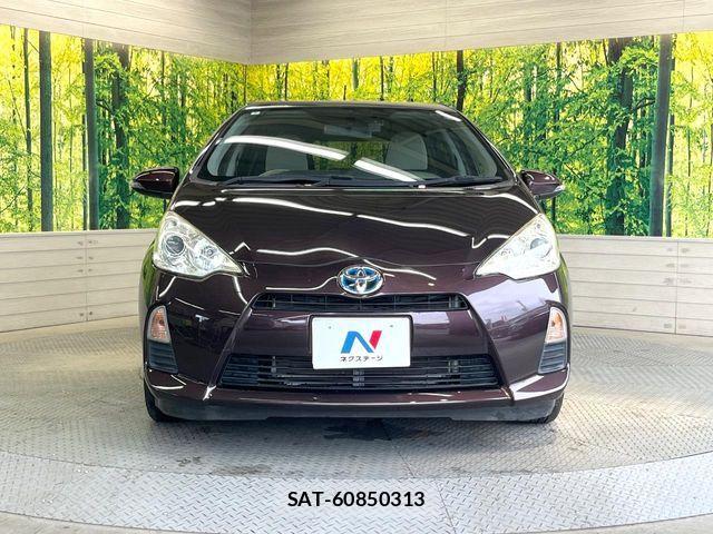 Toyota AQUA 2014-02 8244603-13