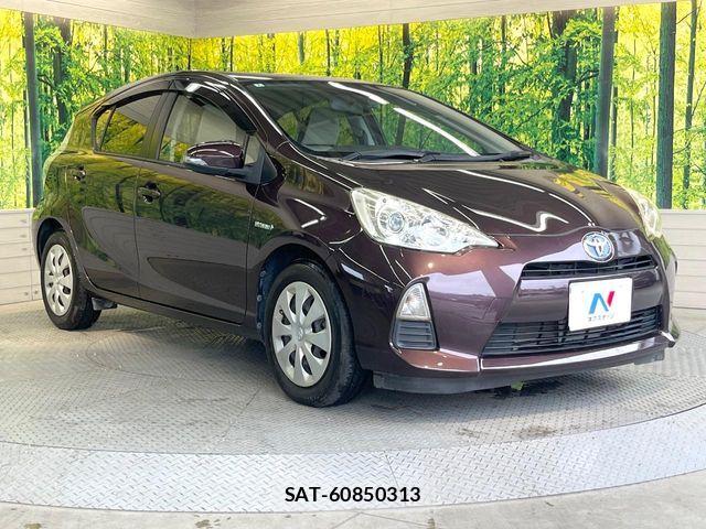 Toyota AQUA 2014-02 8244603-15