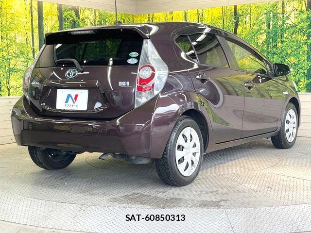 Toyota AQUA 2014-02 8244603-16