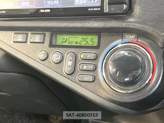 Toyota AQUA 2014-02 8244603-5