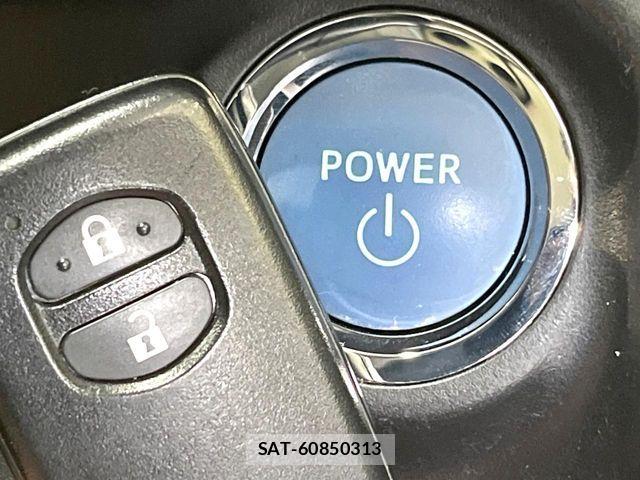 Toyota AQUA 2014-02 8244603-6