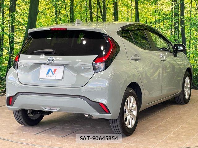Toyota AQUA 2025-03 8244579-17