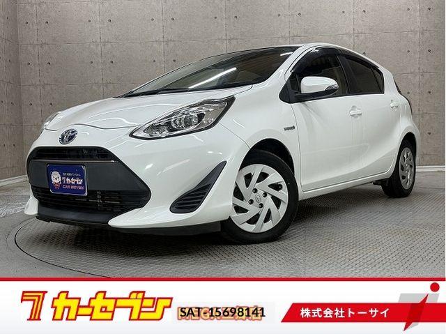 Toyota AQUA 2017-09 8244589-0