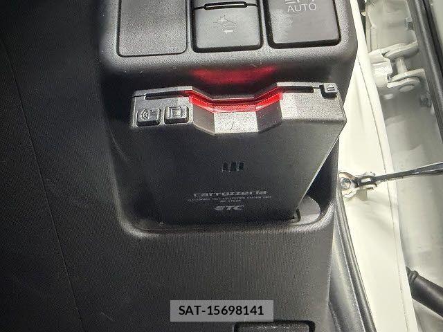 Toyota AQUA 2017-09 8244589-11