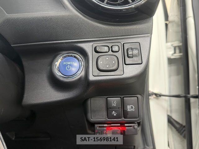 Toyota AQUA 2017-09 8244589-12