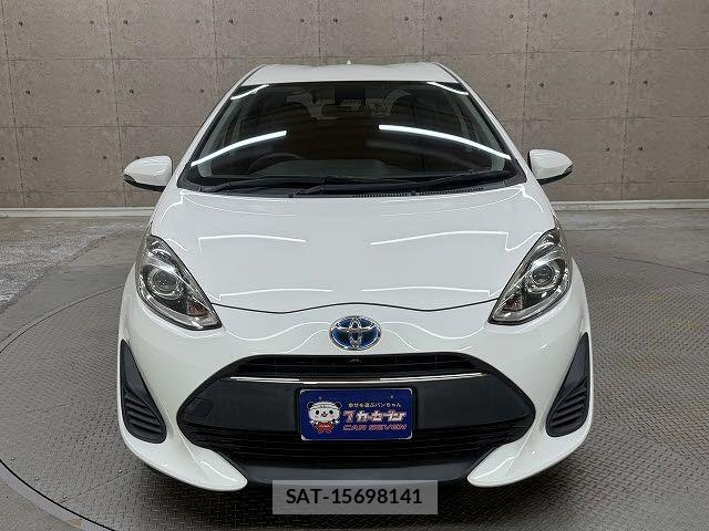 Toyota AQUA 2017-09 8244589-4