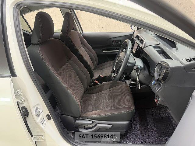 Toyota AQUA 2017-09 8244589-6