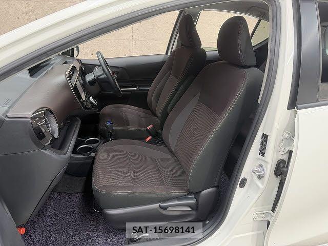 Toyota AQUA 2017-09 8244589-7