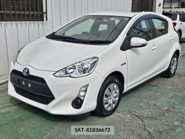 Toyota AQUA 2015-06 8244608-0