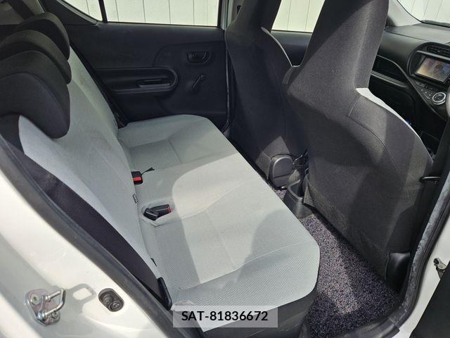 Toyota AQUA 2015-06 8244608-11