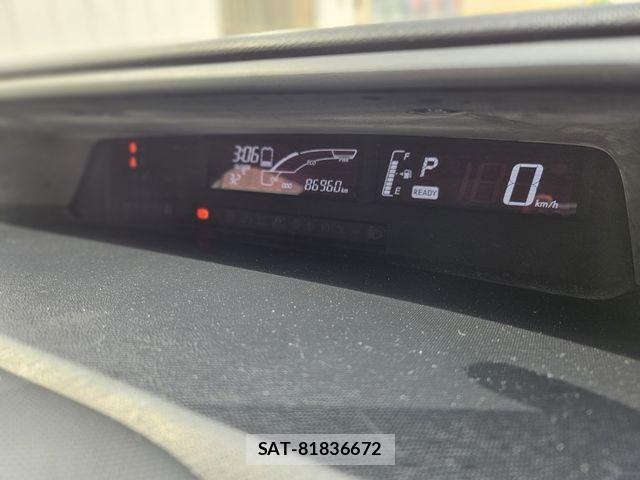 Toyota AQUA 2015-06 8244608-17