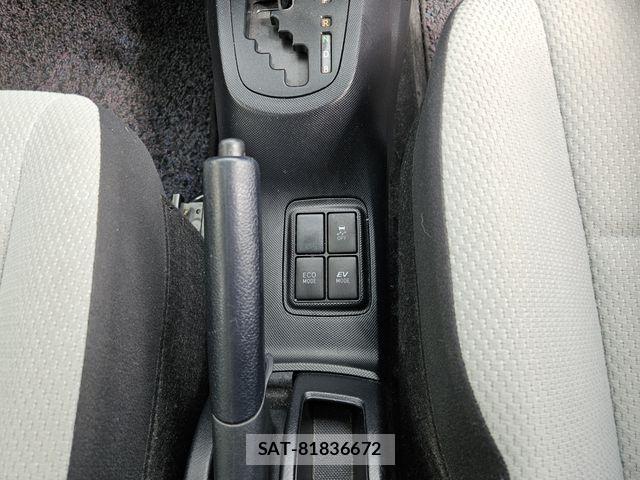 Toyota AQUA 2015-06 8244608-20