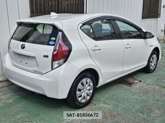 Toyota AQUA 2015-06 8244608-2