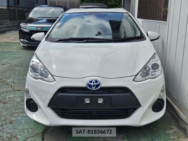 Toyota AQUA 2015-06 8244608-3