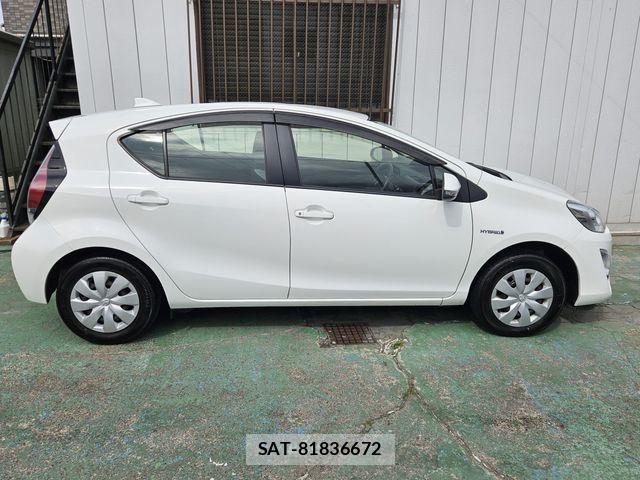 Toyota AQUA 2015-06 8244608-4