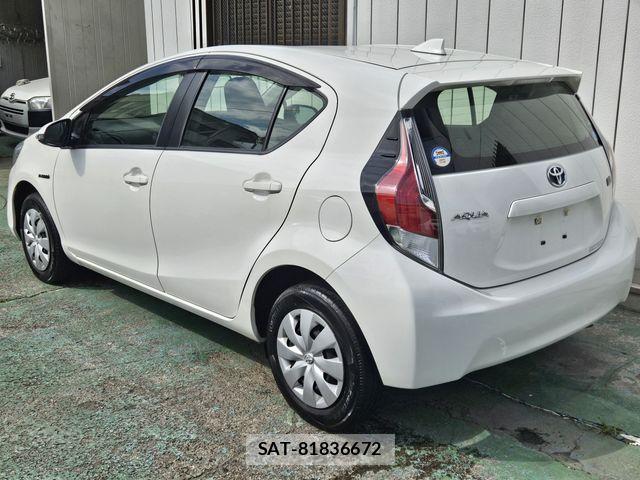 Toyota AQUA 2015-06 8244608-5