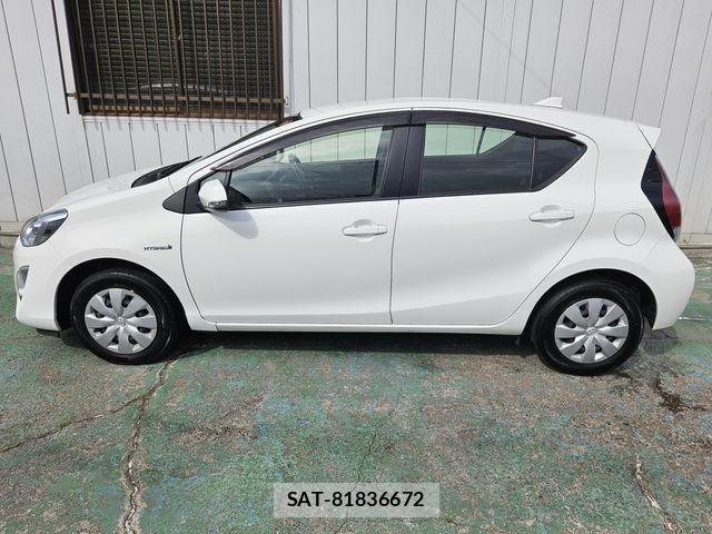 Toyota AQUA 2015-06 8244608-6