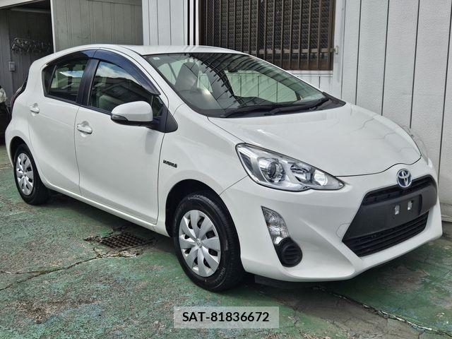 Toyota AQUA 2015-06 8244608-7