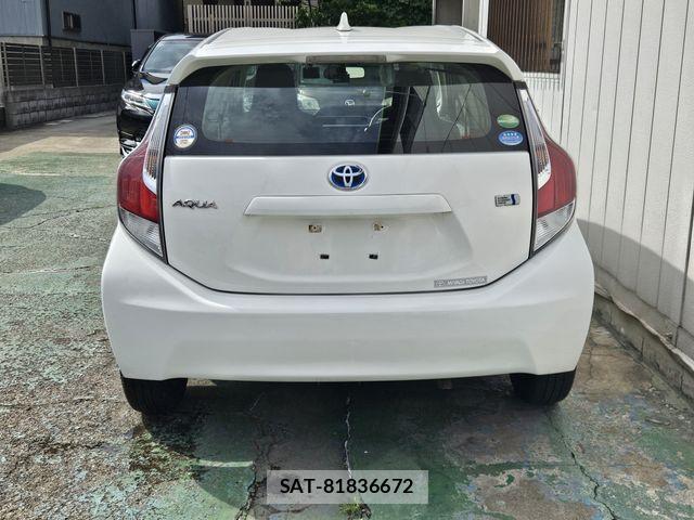 Toyota AQUA 2015-06 8244608-8