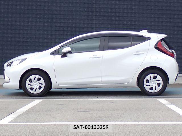 Toyota AQUA 2024-08 8244584-17