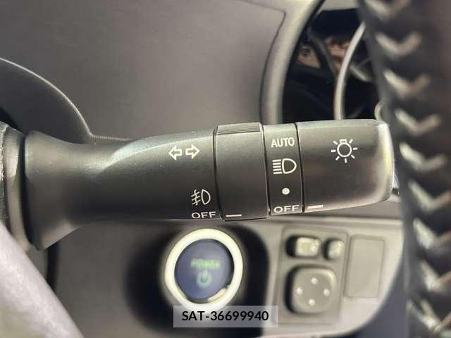 Toyota AQUA 2018-12 8244587-11