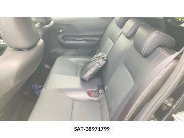 Toyota AQUA 2015-08 8244606-15