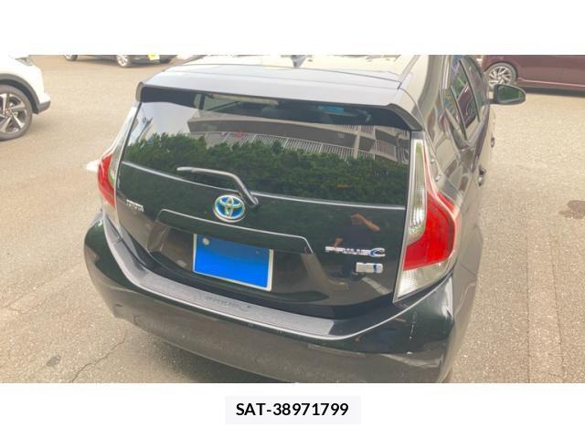 Toyota AQUA 2015-08 8244606-1