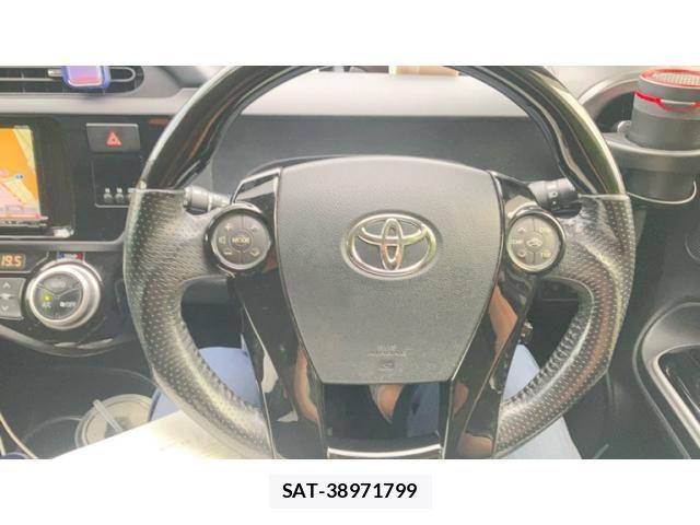 Toyota AQUA 2015-08 8244606-7